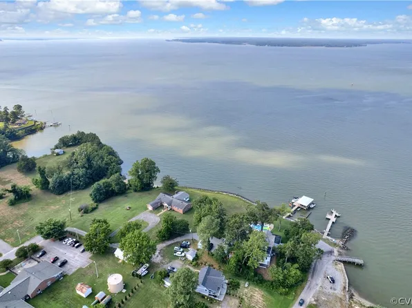 174 Mizpah Rd, Locust Hill, VA 23092