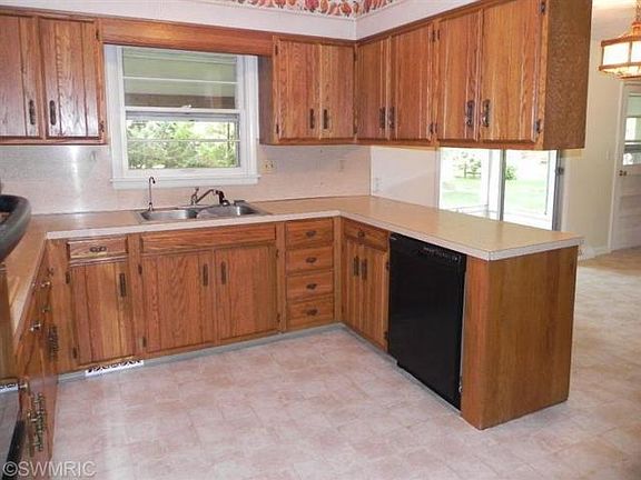 4th image of 1115 Myrtle Ave
