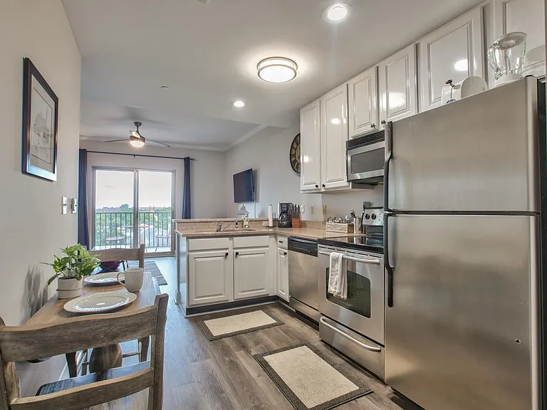 215 W College Ave #305 — Photo 5