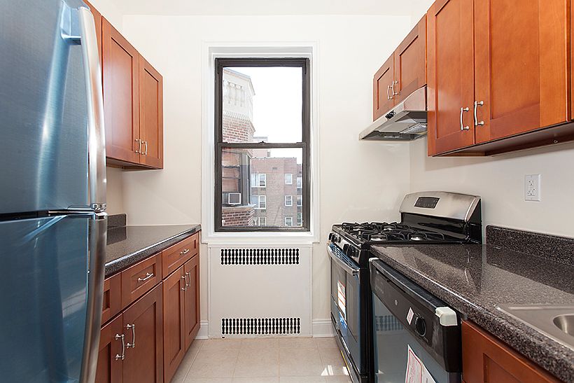 1st image of 385 E 18th St APT 6C