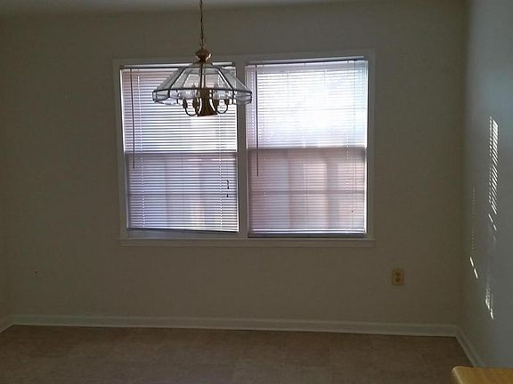 5th image of 2055 Mayflower Dr