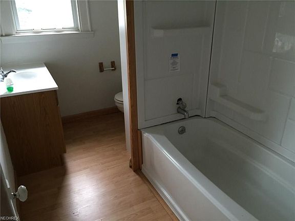 5th image of 904 33rd St
