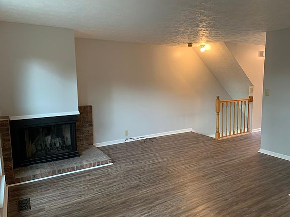 5th image of 1038 Stratford Ct
