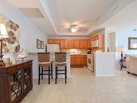 3rd image of 560 7th Pl APT 101
