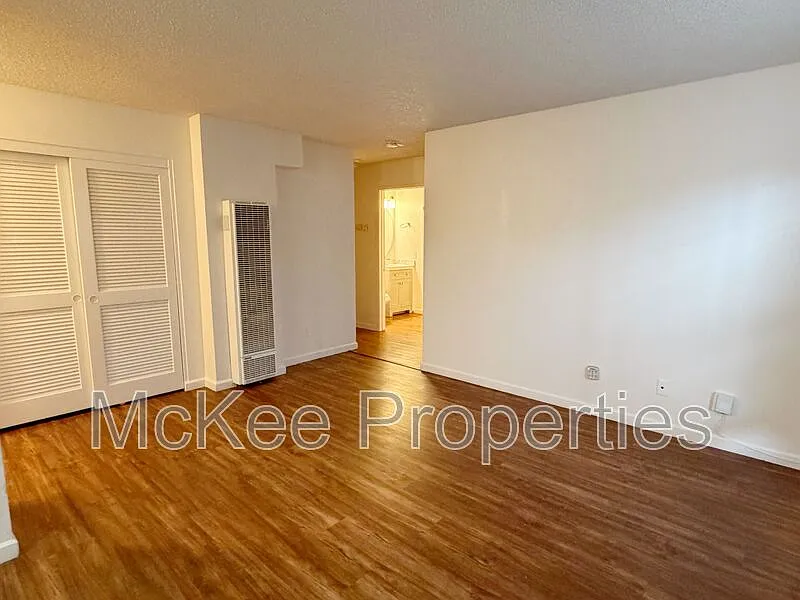 2 bed, 1.0 bath, 646 sqft, $2,250 — Photo 2