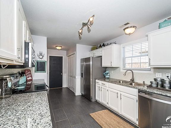 4th image of 540 Arrowhead Dr
