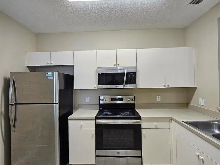 1063 Golden Lakes Blvd #322 — Photo 4