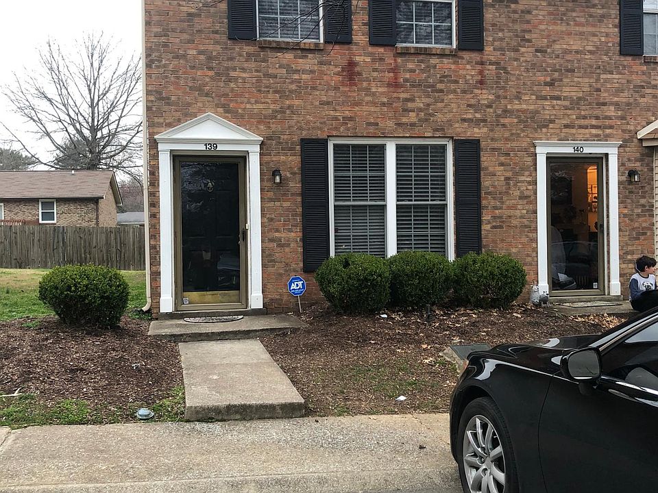All brick units in a small development with lots of open Green-space to look out at and enjoy. Mature trees and quiet convenience to Brentwood, Nashville, Hospitol , shopping and more