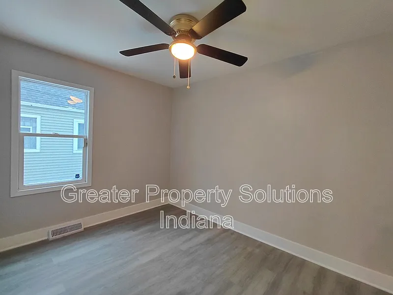 3 bed, 2.0 bath, 2240 sqft, $2,350 — Photo 4