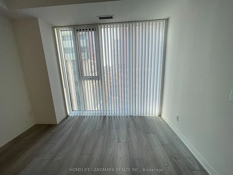 400 King St W #604 — Photo 11