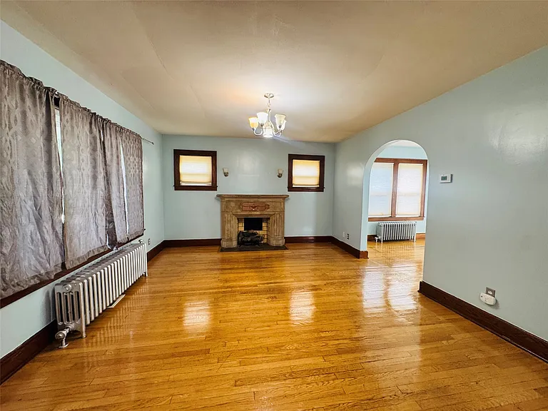 151-153 Iris Dr — Photo 12