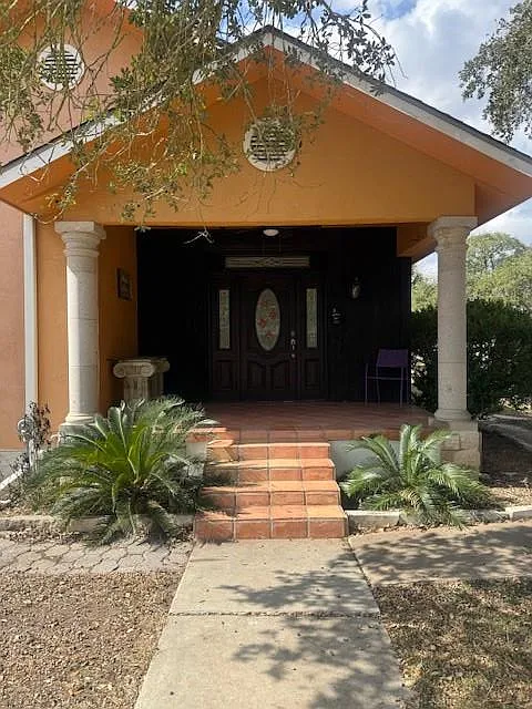 3 bed, 2.0 bath, 1754 sqft, $1,900 — Photo 1