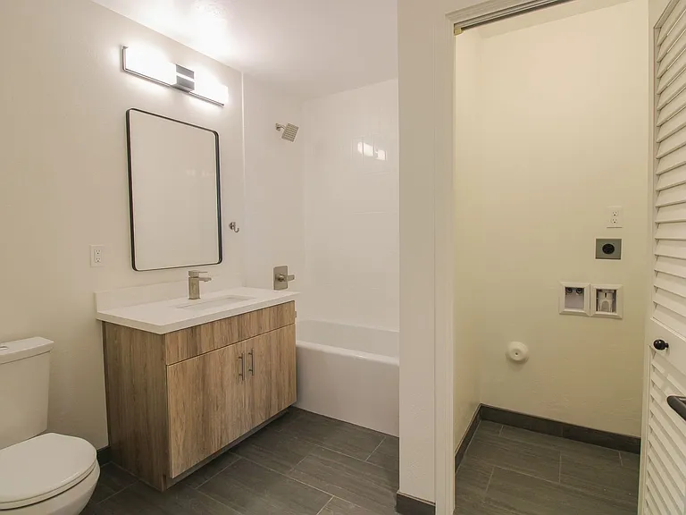 Newly Built Luxury Apartments in San Luis Obispo "Little Italy" — Photo 59