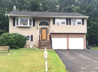 4 Deer Path Dr, Flanders, NJ 07836