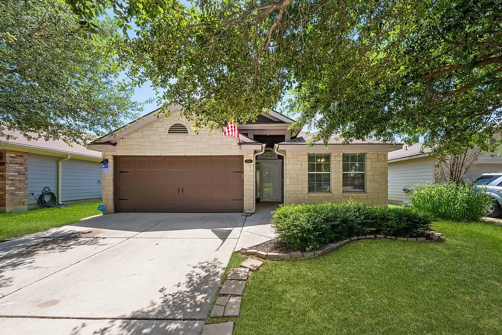 4 bed, 1805 sqft, $1,900 — Photo 2
