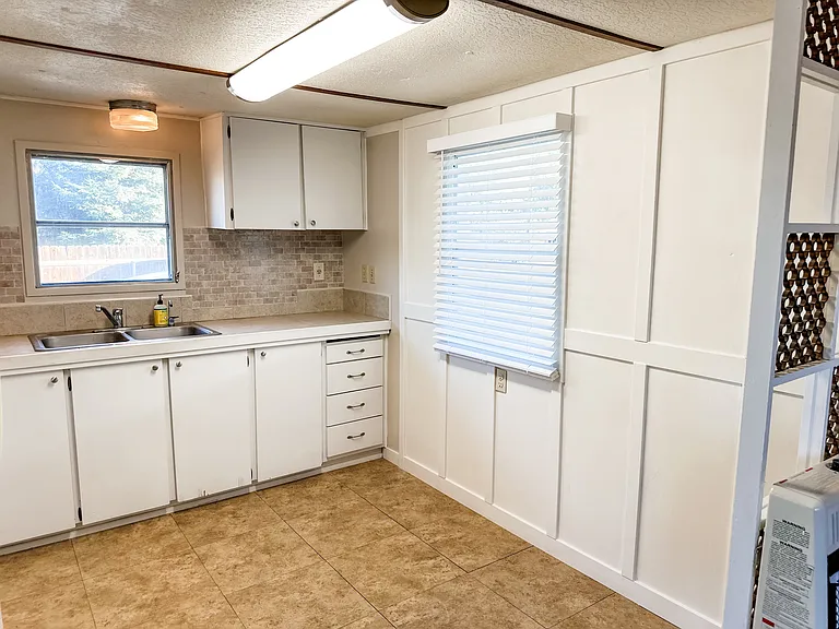 29 Regent Ln #33 — Photo 16