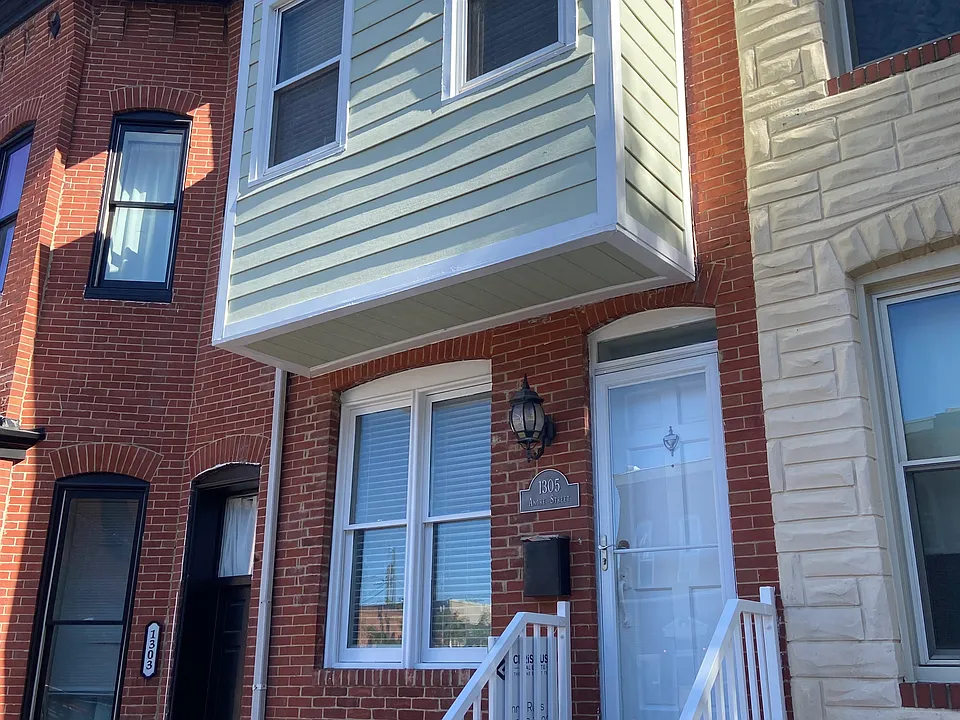 1305 Andre St