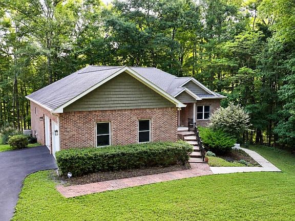 2nd image of 172 Periwinkle Hill Rd