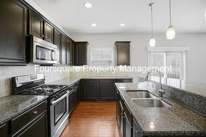 100 Cabot Dr — Photo 15