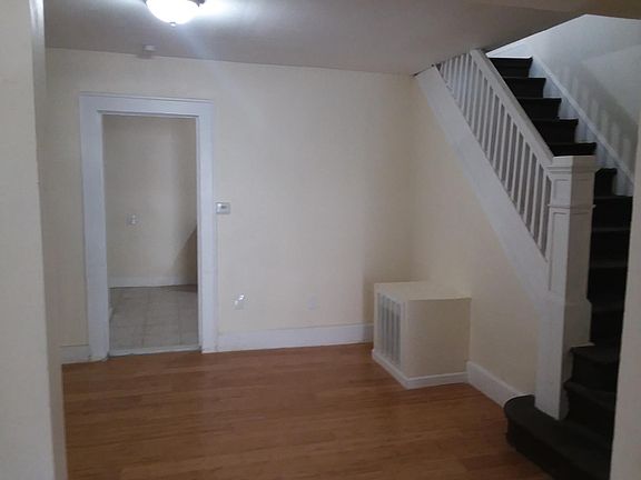 3rd image of 198 Smith St #1