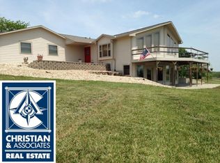 15235 Lakeview Cir, Wamego, KS 66547