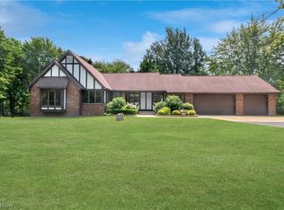 11785 Arbor Glen Dr, Chardon, OH 44024