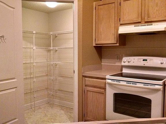 5th image of 722 Seagate Dr