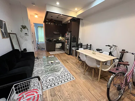 Rented by Delmark Realty LLC | media 14