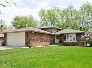 2107 Green Valley Rd, Darien, IL 60561