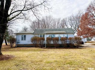 1010 S Main St, Eureka, IL 61530