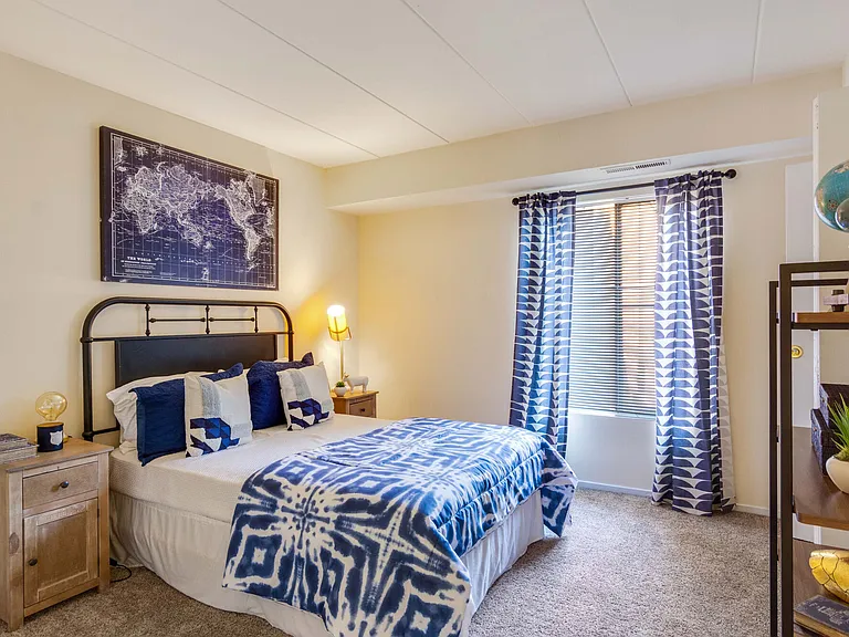 Parkway Apartments — Photo 11