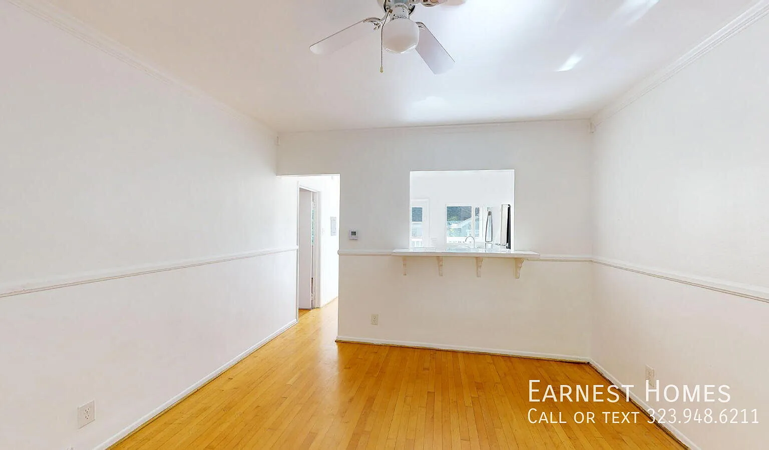 Charming 2-Bedroom Hollywood Hills Home with Hardwood Floors & Private Porch — Photo 4
