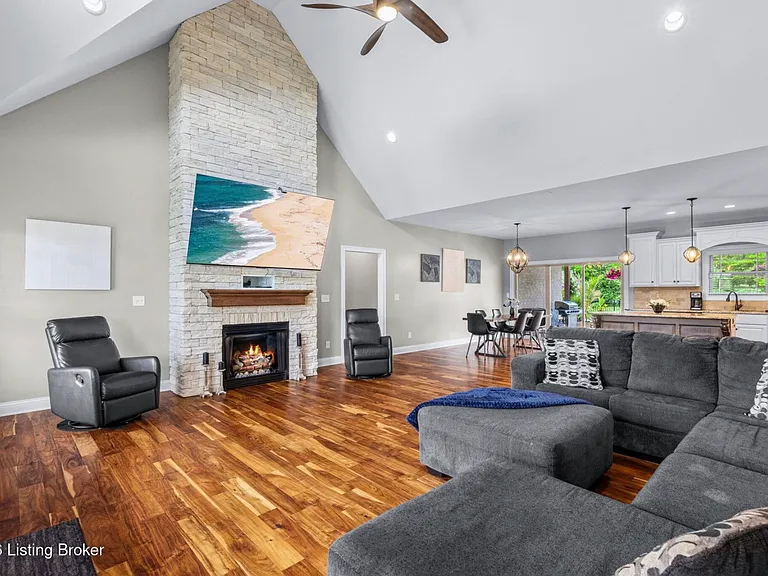 673 Marthas Ct — Photo 9