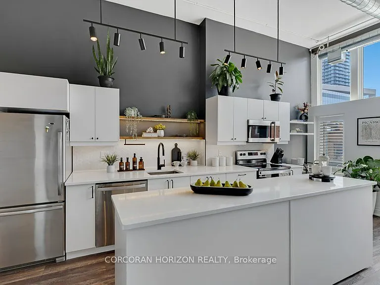 276 King St W #209 — Photo 12