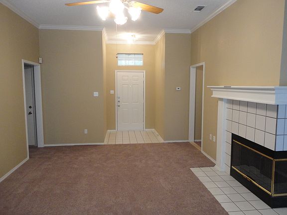 2nd image of 840 NW Park Meadow Ln