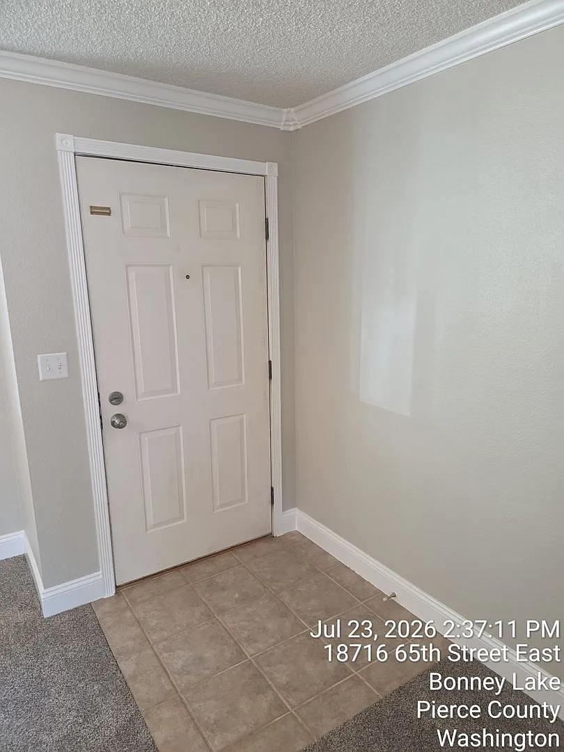 Bonney Lake - Lake Jane HOA - 3 bedroom 2 bathroom rambler home for rent -EV charger, Available NOW! — Photo 3