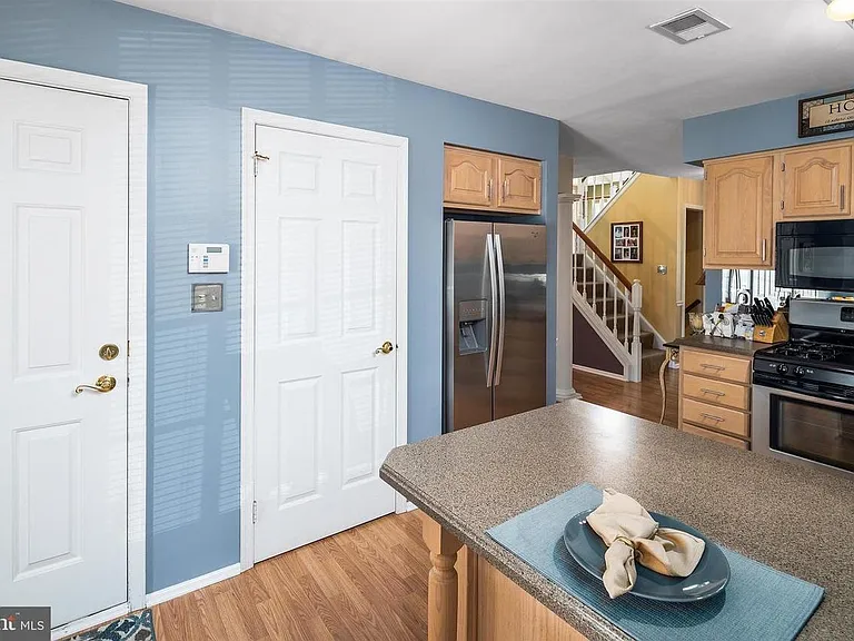 100 Endsleigh Ct — Photo 4