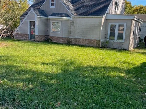 325 E Lake Shore Dr, Round Lake Park, IL 60073
