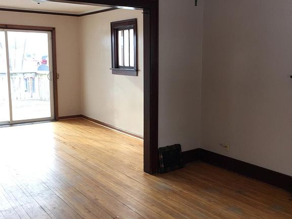 3rd image of 1326 Central Park St