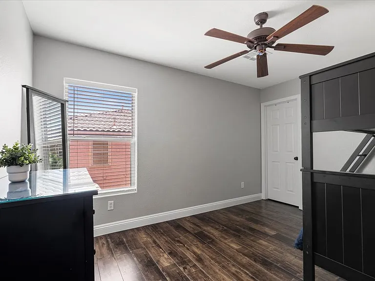 1213 Earth Ct — Photo 21