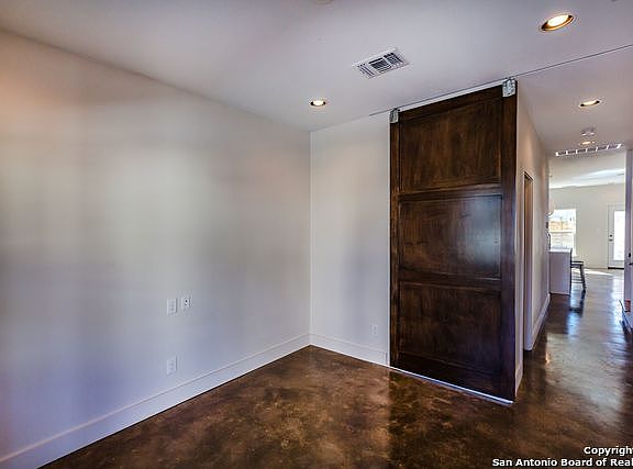 2nd image of 310 Refugio St #101