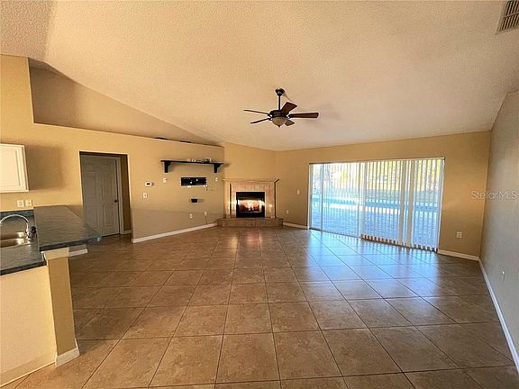 4th image of 461 El Camino Dr