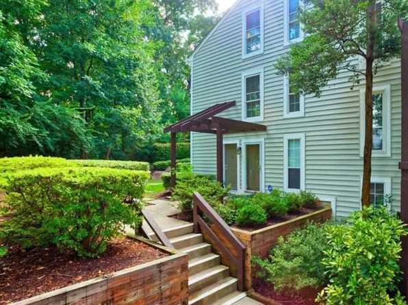 10198 Oakton Terrace Rd, Oakton, VA 22124