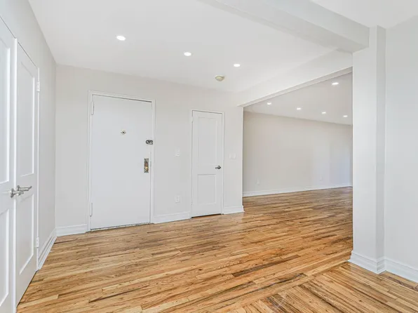 3101 Ocean Parkway image 7 of 39