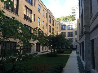 438 W Surf St #1B, Chicago, IL 60657