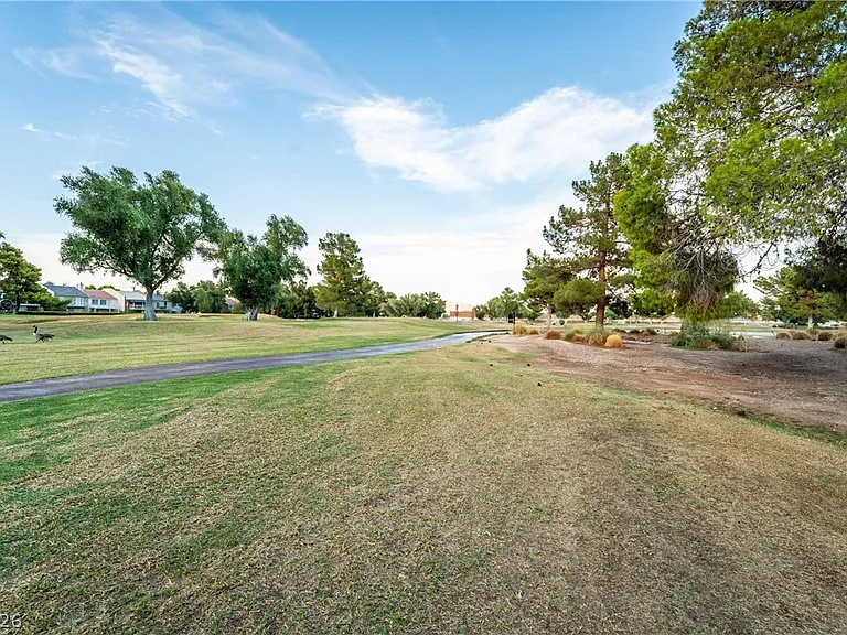980 Vegas Valley Dr — Photo 40