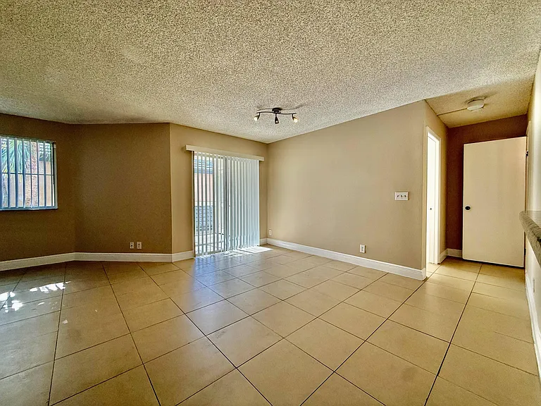 9901 Westview Dr #324 — Photo 8