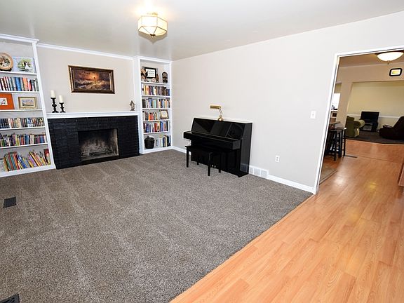 Fireplace in Livingroom