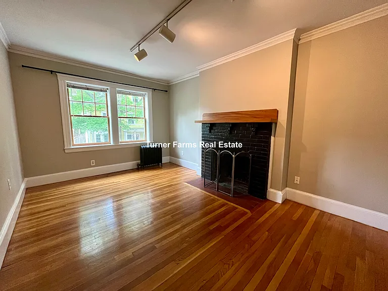 39 Lee St #3 — Photo 2