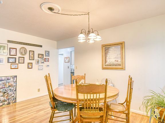4th image of 709 S Mill St